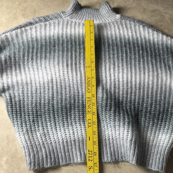 Vigoss Sweater Medium Gray White Ombre Knit Mock Neck Cropped 80% Acrylic Blend - Picture 2 of 5